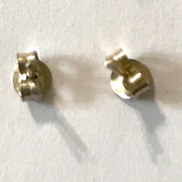 🌼Daisies🌼 Sterling Silver studded/Post earrings - Picture 2 of 2